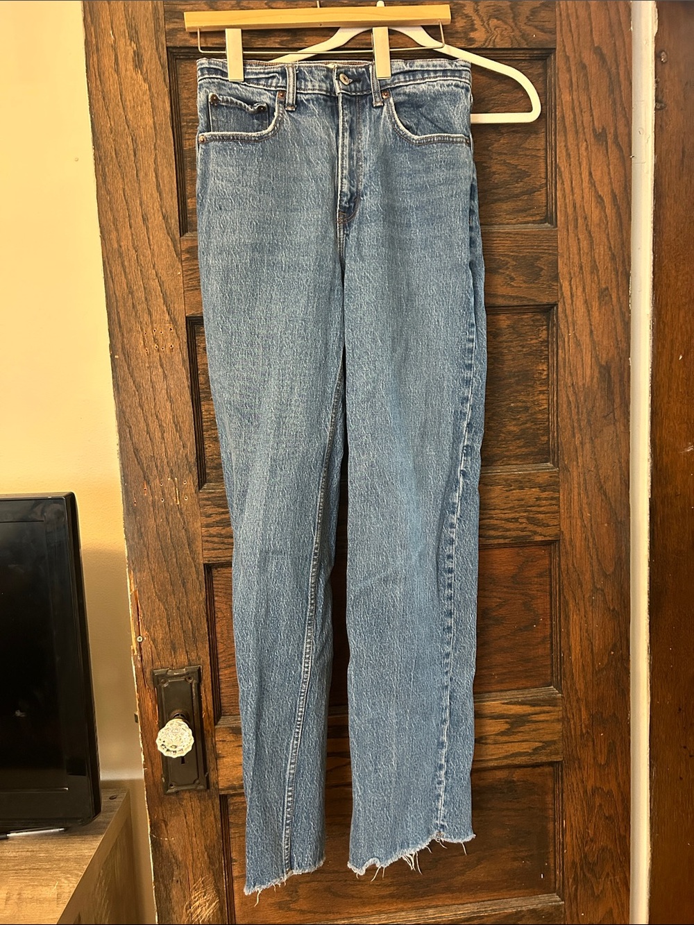 Abercrombie & Fitch High-Rise Straight Jeans in Light Blue Wash